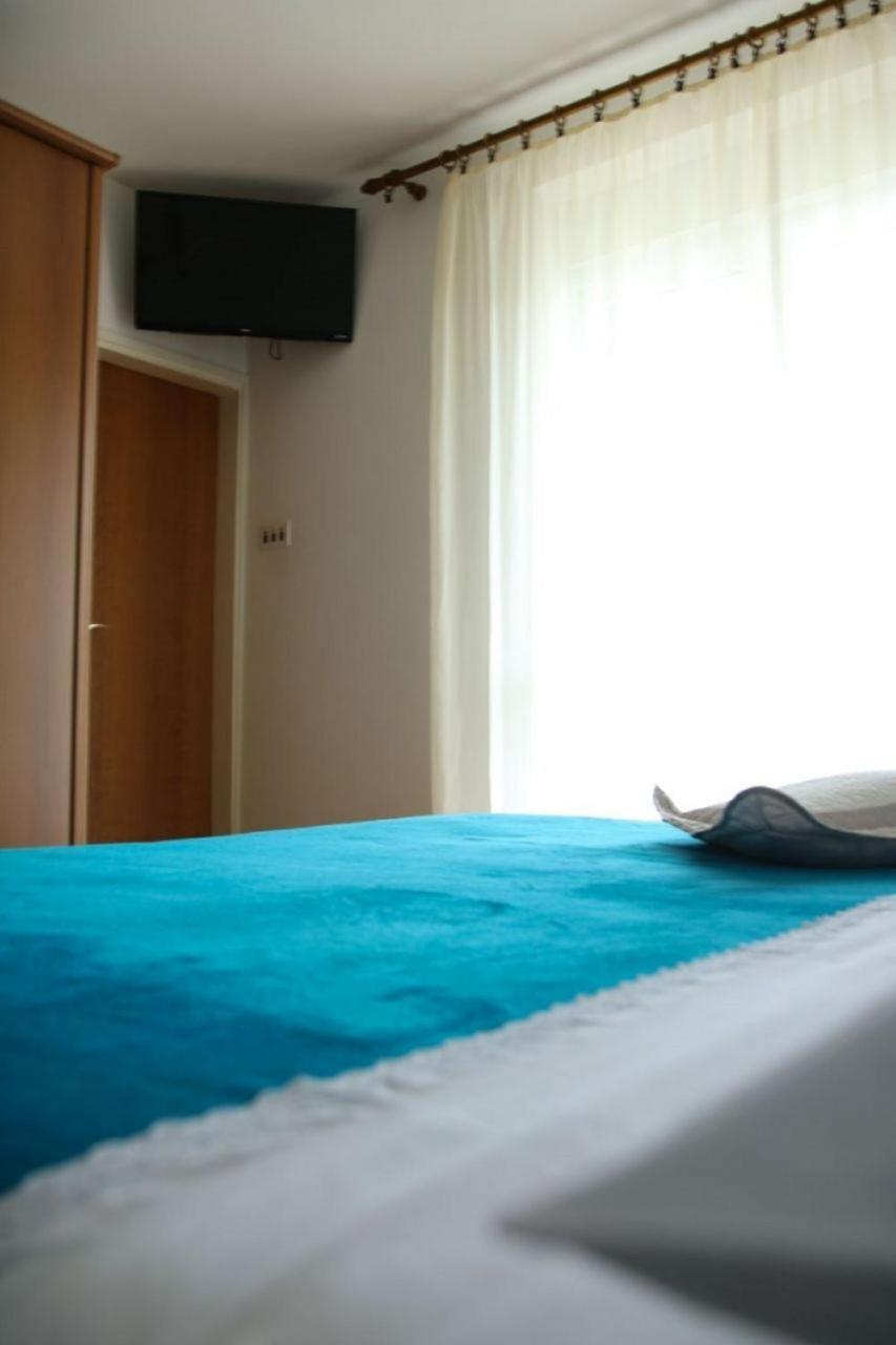 Apartments Zdravko - 150 M From Sandy Beach Duće Esterno foto