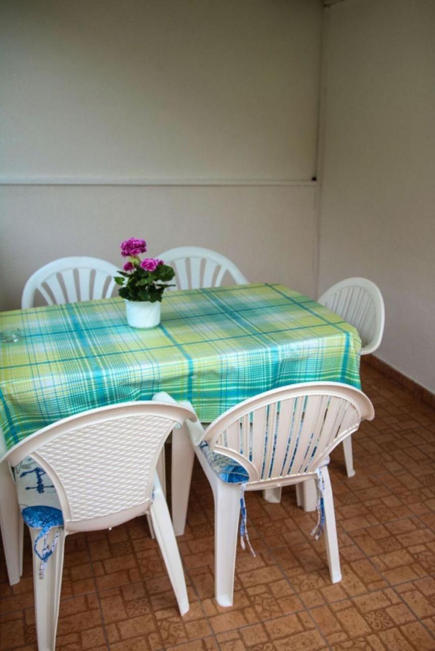Apartments Zdravko - 150 M From Sandy Beach Duće Esterno foto